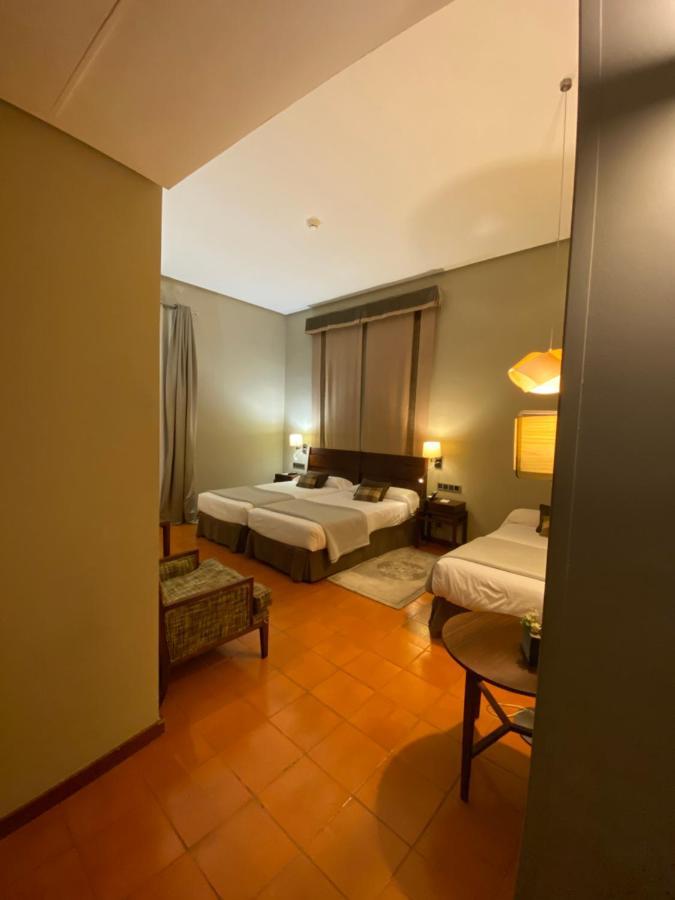 De 4* Caceres