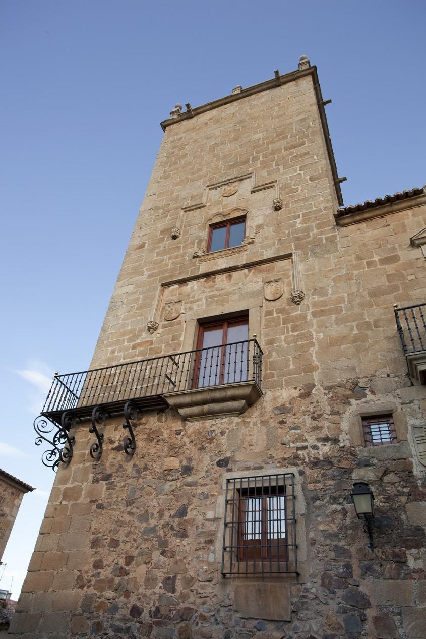 De Caceres